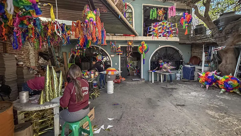 Fabrica de piñatas / Gerardo Tavarez